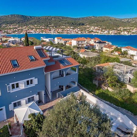 Villa Dalmatian Child With Swimming Pool, Close To The Beach Vinišće Екстериор снимка