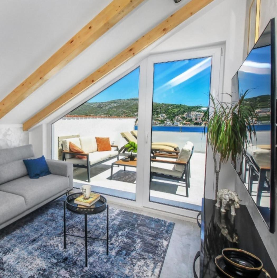 Villa Dalmatian Child With Swimming Pool, Close To The Beach Vinišće Екстериор снимка