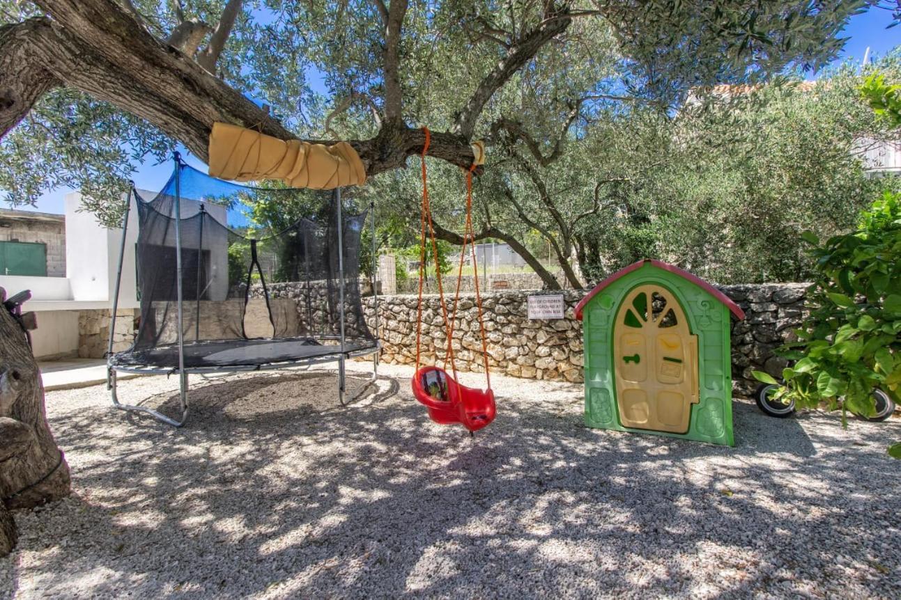Villa Dalmatian Child With Swimming Pool, Close To The Beach Vinišće Екстериор снимка