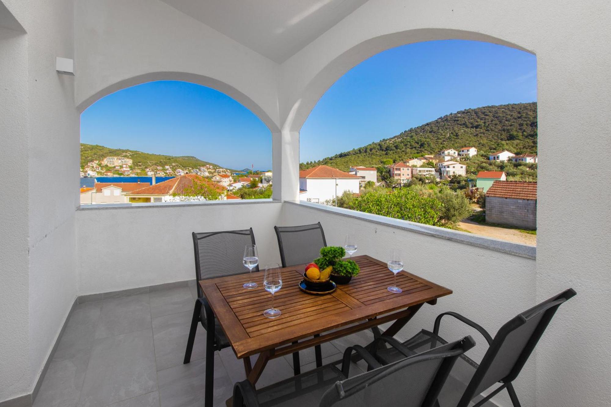 Villa Dalmatian Child With Swimming Pool, Close To The Beach Vinišće Екстериор снимка