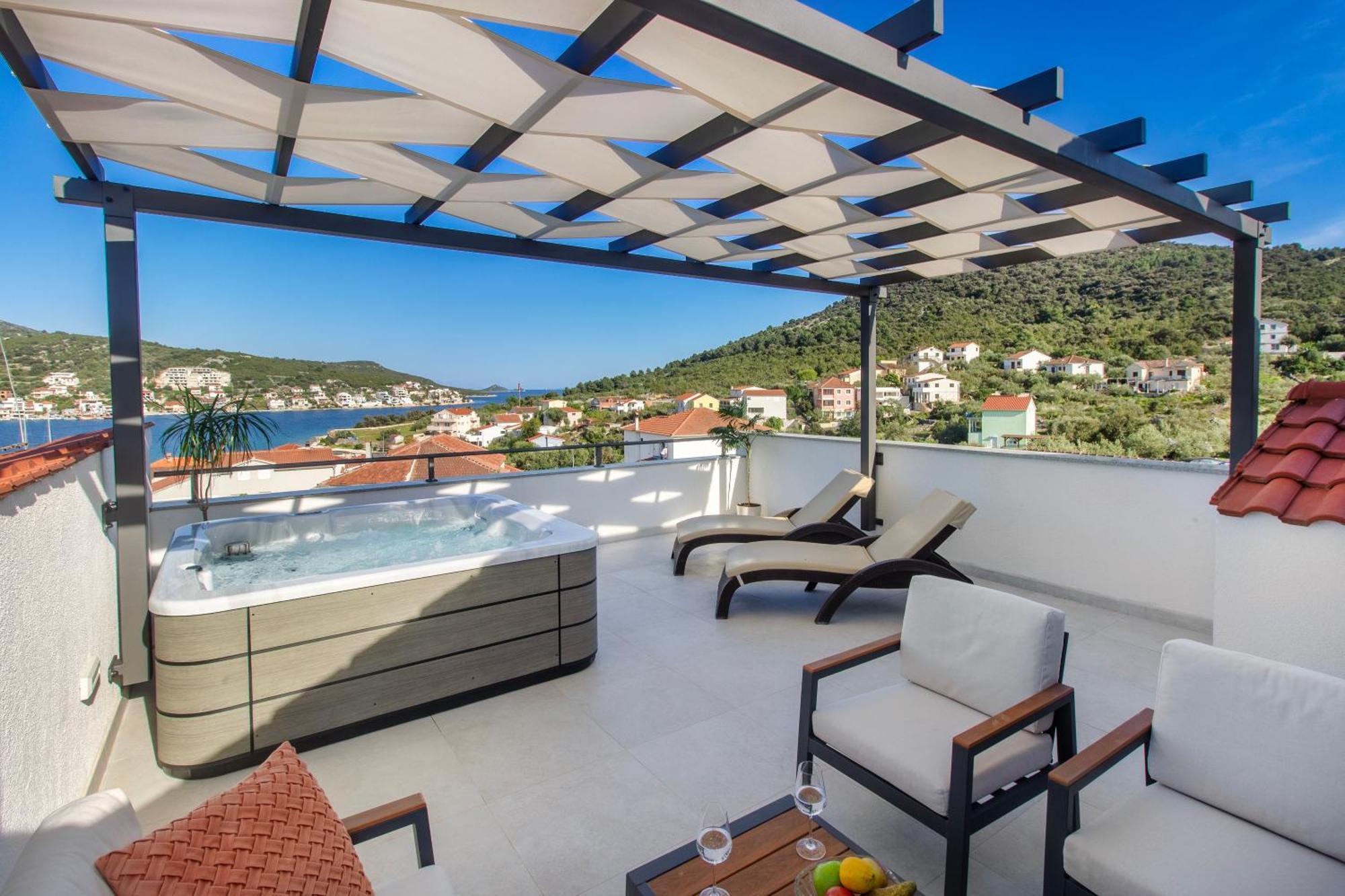 Villa Dalmatian Child With Swimming Pool, Close To The Beach Vinišće Екстериор снимка