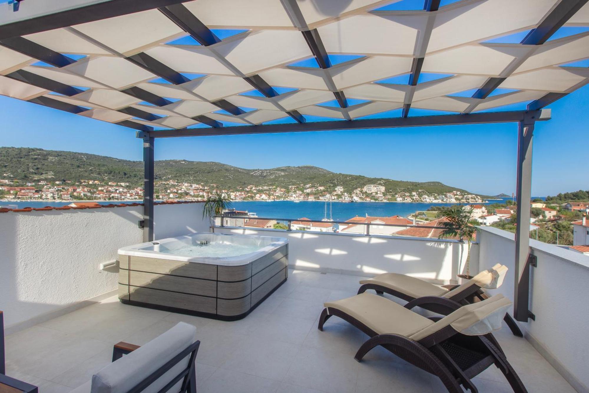 Villa Dalmatian Child With Swimming Pool, Close To The Beach Vinišće Екстериор снимка