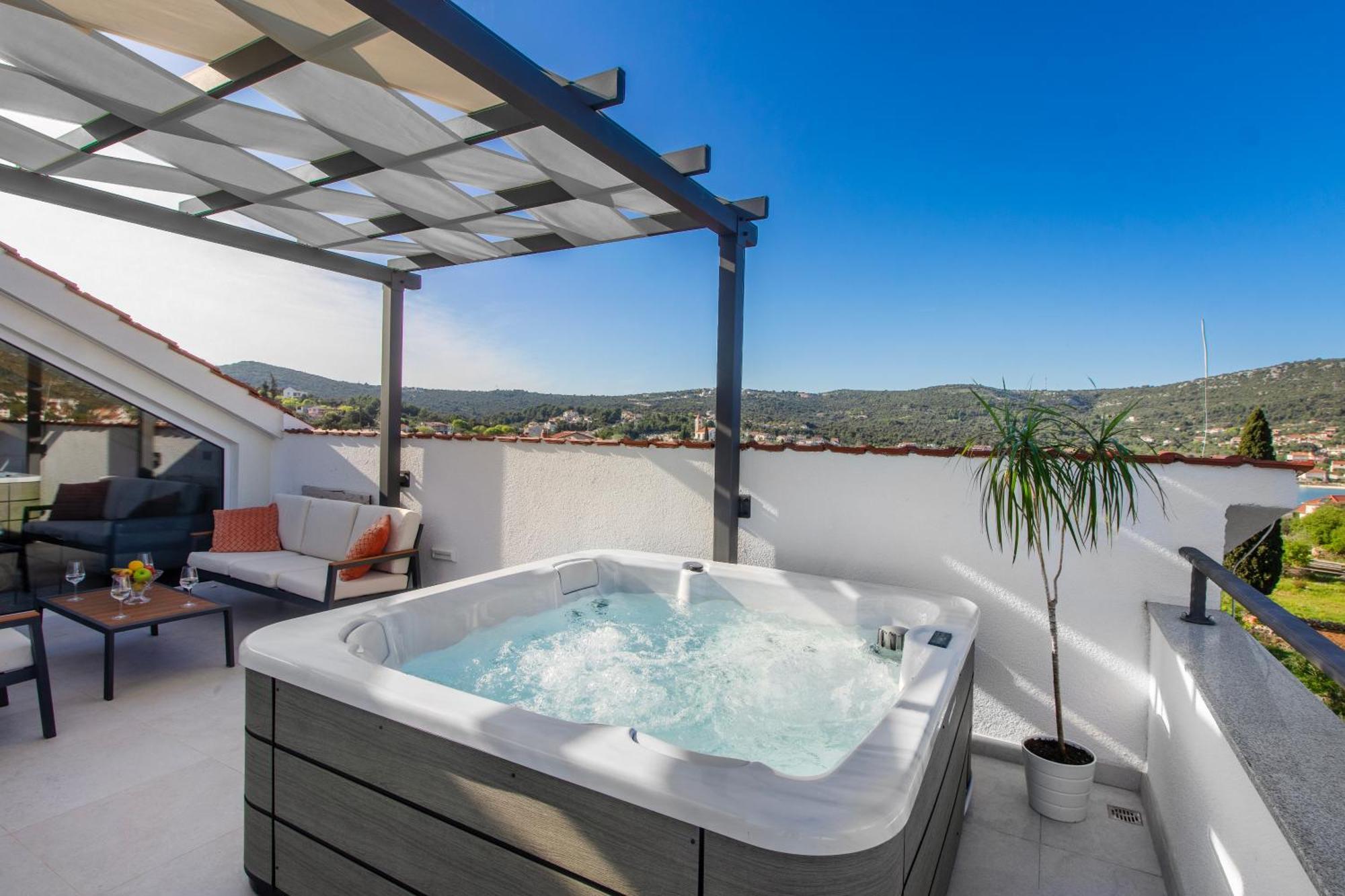 Villa Dalmatian Child With Swimming Pool, Close To The Beach Vinišće Екстериор снимка